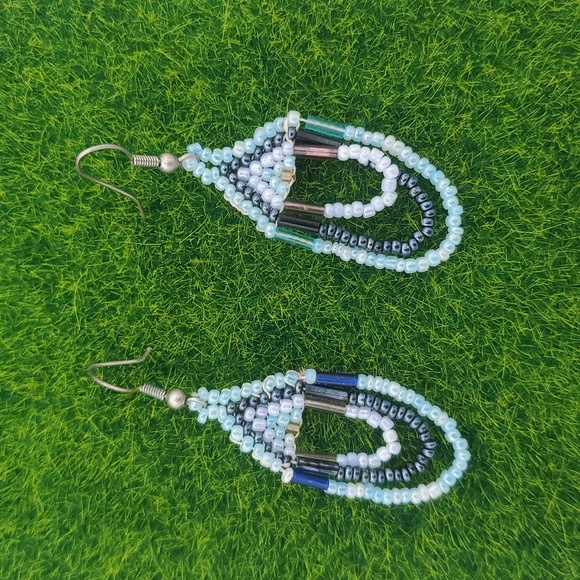 Seed Beaded Native Earrings Blue And White E1010 - Picture 1 of 4
